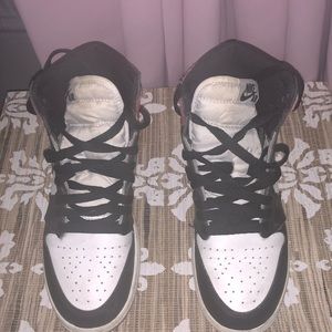 Jordan sneakes “1s”